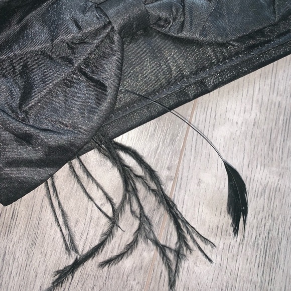 Black clutch with feathers - Picture 7 of 7